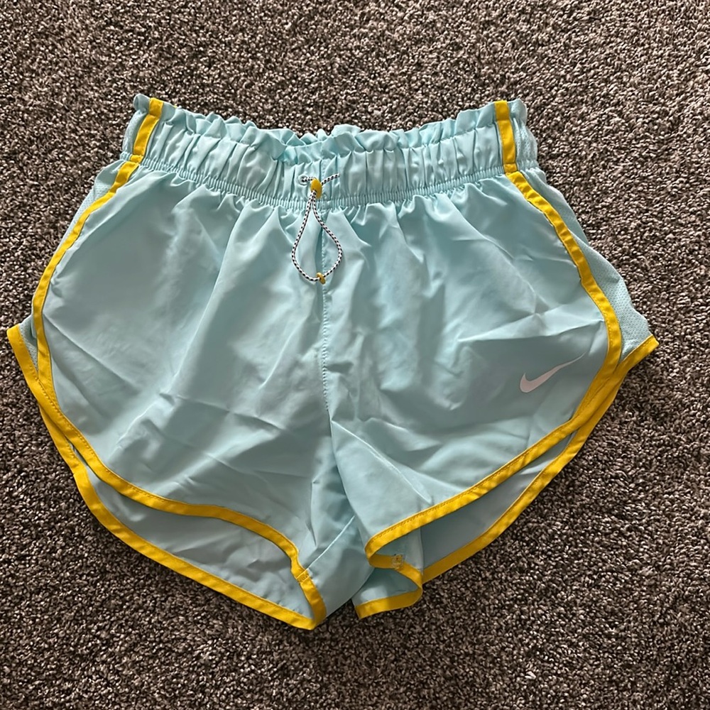 Very rare NIKE high waisted sinched shorts!